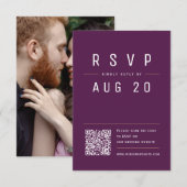 Plum Paarse Modern Chic Eenvoudige Typografie QR-c RSVP Kaartje (Voorkant / Achterkant)