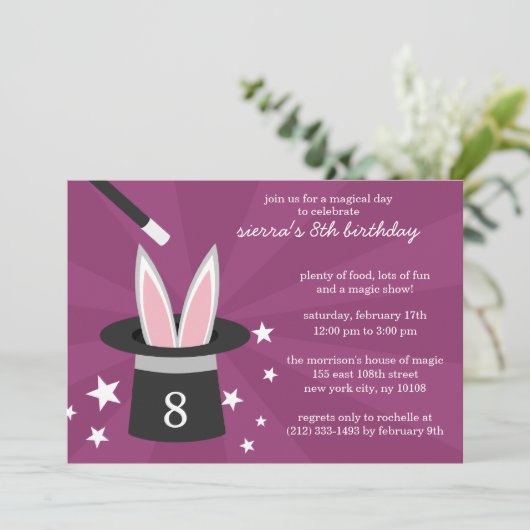 Plum Peek-a-Boo Rabbit Custom Magic Birthday Party Kaart (Staand voorkant)