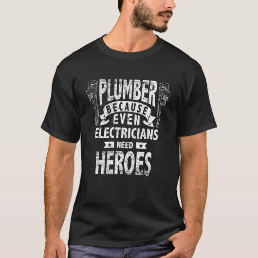 Plumber omdat zelfs elektriciens Heroes Pipe nodig T-shirt (Voorkant)