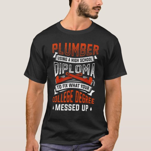 Plumber using a High School Diploma plumbing Pipef T-shirt (Voorkant)