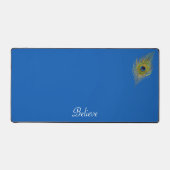 Plume de paon et calligraphie sur bleu lac (Recto)
