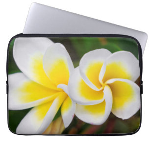 Plumeria bloemen close-up, Hawaï Laptop Sleeve