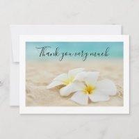 Plumeria Flower op zand, dank je kaart