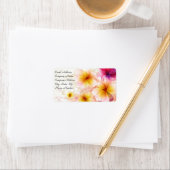 Plumeria tropicale rose et jaune Étiquette de adre (En situation)