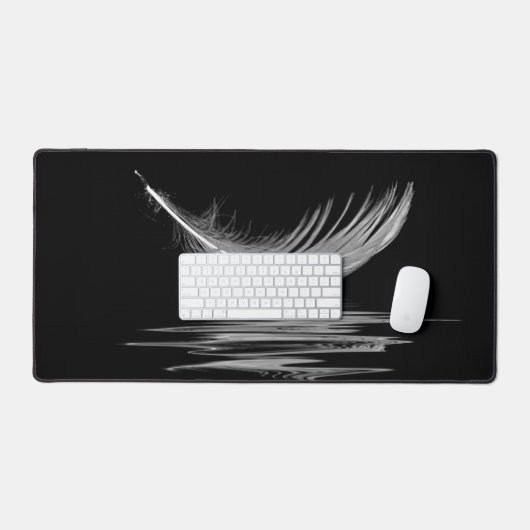 Plumes blanches avec réflexion de l'eau (Clavier et souris)