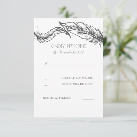 Plumes grises Mariage blanc élégant RSVP (Debout devant)