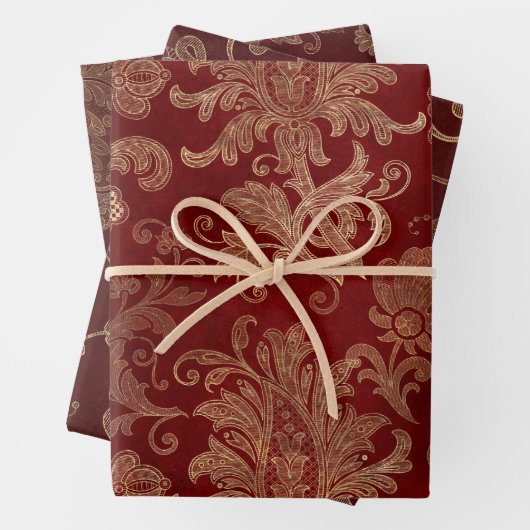 Plush Burgundy Red en Gold Damask Inpakpapier Vel (In situ)