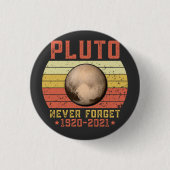 pluto NEVER FORGET Ronde Button 3,2 Cm (Voorkant)