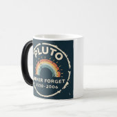 Pluto Nooit Vergeten 1930-2006  Retro Space Magische Mok (Voorkant links)