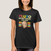 Pluto vergeet nooit Funny Space Astronomy Science T-shirt (Voorkant)