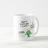 Pluton pas une tasse de café de planète (Devant droit)