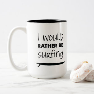Plutôt surfe la tasse de café
