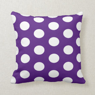 Pneus violets et blancs jettent un oreiller