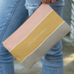 Pochette À Accessoires Blocage de couleur rose or gris rayure Monogramme<br><div class="desc">Un design de bloc de couleur élégant avec 3 bandes horizontales en rose vif,  or moutarde et gris dans un style moderne minimaliste. Le texte peut être facilement customisé avec votre nom pour le cadeau personnalisé ou l'accessoire de bureau à domicile!</div>