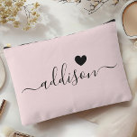 Pochette À Accessoires Bridesmaid Script moderne Blush Coeur rose<br><div class="desc">Cet élégant sac à accessoires est orné d'un élégant arrière - plan rose vif orné d'une police de caractères moderne affichant un nom personnalisé et un design de coeur charmant. La couleur douce, féminine et la typographie sophistiquée en font un accessoire parfait pour les demoiselles d'honneur ou toute personne qui...</div>