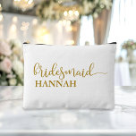 Pochette À Accessoires Bridesmaid - Team Bride ! Nom cadeau<br><div class="desc">"Cet accessoire Bridesmaid / Team Bride et sac de maquillage présente une police de caractères beige-or élégante avec des échasses élégantes sur un arrière - plan blanc propre. C'est le cadeau parfait pour votre servante d'accueil, conçue pour tenir du maquillage et de petits essentiels. Présenté traditionnellement lors du dîner de...</div>