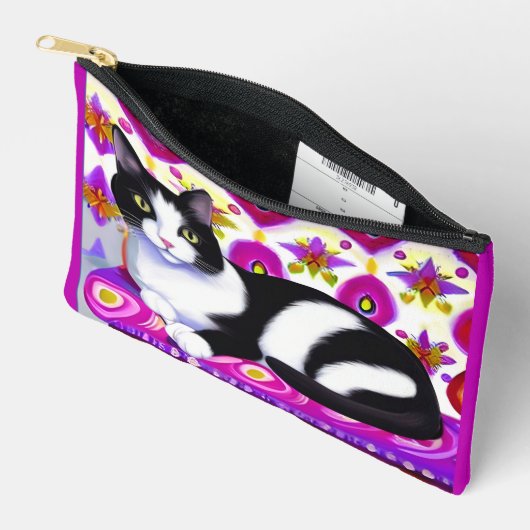 Pochette À Accessoires Chat Tuxedo noir et blanc sur un coussin (Ouvrir)