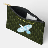 Pochette À Accessoires Corbeau blanc sur conifères fragiles (Ouvrir)