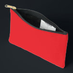 Pochette À Accessoires crayons rouges et oranges couchés côte à côte sur<br><div class="desc">La juxtaposition de crayons rouges et oranges crée un affichage visuel frappant sur la toile blanche d'une surface blanche. Laissez votre vision artistique prendre vie en explorant les possibilités infinies de ces couleurs audacieuses et magnifiques.</div>