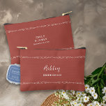 Pochette À Accessoires Doodle à main blanche N'importe quelle femme de ch<br><div class="desc">Un cadeau de mariage pour personnaliser pour vos demoiselles d'honneur, votre servante d'honneur ou n'importe qui dans votre fête de mariage. Vous pouvez également ajouter le nom de la mariée et du marié ainsi que leur date de mariage. Simple design moderne et fantaisiste doodle avec coeur d'amour. Vous êtes également...</div>