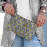 Pochette À Accessoires Elégant Blue Gold Art Déco Motif Vintage<br><div class="desc">Elégant Blue Gold Art Déco Vintage Motif de sac de toilette de beauté sac Accessoire Pouch dispose d'un élégant motif art déco en bleu et or. Créé par Evco Studio www.zazzle.com/store/evcostudio</div>