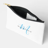 Pochette À Accessoires Élégant Moderne Ciel Blanc Bleu Monogramme Script (Ouvrir)