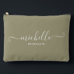 Pochette À Accessoires Éucalyptus vert minimaliste domestique personnalis<br><div class="desc">Voici notre chic minimaliste Eucalyptus Green Personnalisé Bridesmaid Accessory Pouch, un cadeau élégant et polyvalent conçu pour célébrer vos demoiselles d'honneur dans l'élégance. Cette poche accessoire est l'exemple du chic moderne, parfait pour toutes les occasions, des propositions de demoiselle d'honneur aux douches nuptiales. Conçu dans un style minimaliste, ce sac...</div>