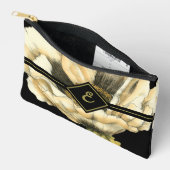 Pochette À Accessoires Fleur de pavot à crème sur Arrière - plan noir (Ouvrir)