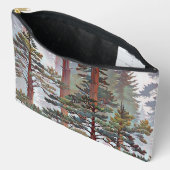 Pochette À Accessoires Forêt majestueuse de pins – Œuvre d'art forestière (Ouvrir)