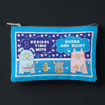 Pochette À Accessoires Hanoukka Chat Chien Souris Oiseau Jouer Dreidel<br><div class="desc">Hanoukka Chat, Chien, Souris et Oiseaux Jouer Dreidel Game, Pouch. Tous les éléments de conception peuvent être modifiés. Modifiez le texte modifiable à l'aide de votre style de police, de votre couleur et de votre taille préférés. Remplissez votre poche de dreidels et de gâteries pour jouer. Jeu ! ! !...</div>