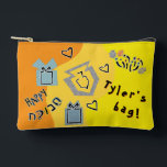 Pochette À Accessoires Hanoukka Dreidel Jeu Accessoire Pouch<br><div class="desc">Hanoukka Dreidel Time Game Pouch. Tous les éléments de conception peuvent être modifiés. Modifiez le texte modifiable à l'aide de votre style de police, de votre couleur et de votre taille préférés. Remplissez votre poche de dreidels et de gâteries pour jouer. Jeu ! ! ! Heureux Hanoukka ! Type de...</div>