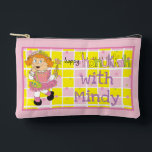 Pochette À Accessoires Hanoukka Joli en rose Tootsie Joue Dreidel<br><div class="desc">Hanoukka Pretty in Pink Tootsie Joue Dreidel Game, Pouch. Tous les éléments de conception peuvent être modifiés. Modifiez le texte modifiable à l'aide de votre style de police, de votre couleur et de votre taille préférés. Remplissez votre poche de dreidels et de gâteries pour jouer. Jeu ! ! ! Heureux...</div>
