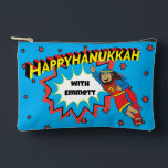 Pochette À Accessoires Hanoukka Super Judah Dreidel<br><div class="desc">Hanoukka avec Super Judah Maccabee, Dreidel Game Pouch. Tous les éléments de conception peuvent être modifiés. Modifiez le texte modifiable à l'aide de votre style de police, de votre couleur et de votre taille préférés. Remplissez votre poche de dreidels et de gâteries pour jouer. Jeu ! ! ! Heureux Hanoukka...</div>