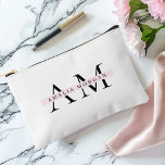 Pochette À Accessoires Initiale minimale et personnalisée<br><div class="desc">Voyagez dans le style avec ce mini sac à dos rose pastel initial et personnalisé. Doté d'un design épuré et minimaliste, ce sac-duffle est parfait pour des escapades de week-end, des séances de gym ou des trajets quotidiens. L'arrière - plan douce rose pastel ajoute une touche d'élégance et de féminité,...</div>