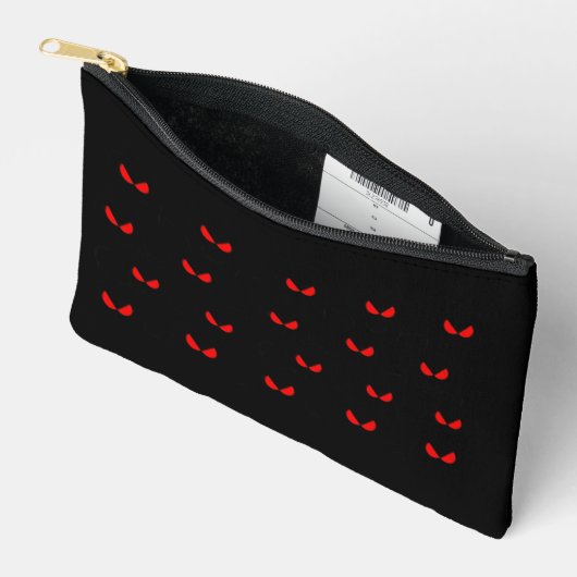 Pochette À Accessoires Les yeux rouges en colère dans le noir (Ouvrir)