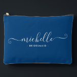 Pochette À Accessoires Mini Sapphire bleu Épouse personnalisée<br><div class="desc">Voici notre chic minimaliste Sapphire bleu personnalisé Bridesmaid Accessory Pouch, un cadeau élégant et polyvalent conçu pour célébrer vos demoiselles d'honneur en élégance. Cette poche accessoire est l'exemple du chic moderne, parfait pour toutes les occasions, des propositions de demoiselle d'honneur aux douches nuptiales. Conçu dans un style minimaliste, ce sac...</div>