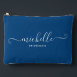 Pochette À Accessoires Mini Sapphire bleu Épouse personnalisée<br><div class="desc">Voici notre chic minimaliste Sapphire bleu personnalisé Bridesmaid Accessory Pouch, un cadeau élégant et polyvalent conçu pour célébrer vos demoiselles d'honneur en élégance. Cette poche accessoire est l'exemple du chic moderne, parfait pour toutes les occasions, des propositions de demoiselle d'honneur aux douches nuptiales. Conçu dans un style minimaliste, ce sac...</div>