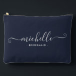 Pochette À Accessoires Miniature minimaliste bleu marine personnalisée<br><div class="desc">Voici notre chic minimaliste Marine Bleu Personnalisé Bridesmaid Accessory Pouch, un cadeau élégant et polyvalent conçu pour célébrer vos demoiselles d'honneur dans l'élégance. Cette poche accessoire est l'exemple du chic moderne, parfait pour toutes les occasions, des propositions de demoiselle d'honneur aux douches nuptiales. Conçu dans un style minimaliste, ce sac...</div>