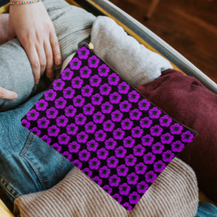 Pochette À Accessoires Modèle floral de géranium violet sur noir