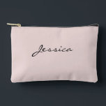 Pochette À Accessoires Nom de script rose minimaliste moderne Voyage cosm<br><div class="desc">Baby Pink Nom du script Minimal Modern Travel Cosmetic Accessory Pouch dispose d'un arrière - plan rose doux et solide avec un élégant nom de script noir personnalisé sur le devant. Le design minimaliste offre une façon élégante et pratique d'organiser vos essentiels, que ce soit pour les cosmétiques, le maquillage...</div>