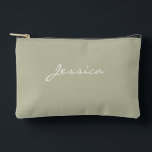 Pochette À Accessoires Olive Green Script minimaliste de typographie mode<br><div class="desc">Olive Green Script Minimal Modern Typography Accessory Pouch dispose d'un arrière - plan vert olive clair solide avec un élégant nom de script blanc personnalisé à l'avant. Le design minimaliste offre une façon élégante et pratique d'organiser vos essentiels, que ce soit pour les cosmétiques, le maquillage ou les petits articles...</div>