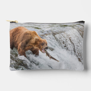 Pochette À Accessoires Ours brun attrape un saumon rouge