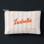 Pochette À Accessoires Poche et Tangerine Retro Striped Bridesmaid Cadeau<br><div class="desc">Présentant notre magnifique pochette d'accessoires de marionnette de pêche et de mandarine, conçue pour ajouter une touche de charme rétro à votre journée spéciale. Les bandes de pêche douces servent de décor magnifique, complétées par la typographie rétro tangerine vibrante qui ajoute une pop de couleur et de sophistication. Ces poches...</div>