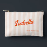 Pochette À Accessoires Poche et Tangerine Retro Striped Bridesmaid Cadeau<br><div class="desc">Présentant notre magnifique pochette d'accessoires de marionnette de pêche et de mandarine, conçue pour ajouter une touche de charme rétro à votre journée spéciale. Les bandes de pêche douces servent de décor magnifique, complétées par la typographie rétro tangerine vibrante qui ajoute une pop de couleur et de sophistication. Ces poches...</div>