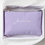Pochette À Accessoires Purple Nom Script Minimal moderne Voyage cosmétiqu<br><div class="desc">Purple Script Name Minimal Modern Travel Cosmetic Accessory Pouch dispose d'un arrière - plan violet solide avec un élégant nom de script blanc personnalisé sur le devant. Le design minimaliste offre une façon élégante et pratique d'organiser vos essentiels, que ce soit pour les cosmétiques, le maquillage ou les petits articles...</div>