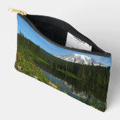 Pochette À Accessoires Réflexion du lac Rainier avec Fleurs sauvages (Ouvrir)