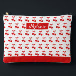 Pochette À Accessoires Retro Red Cherry Motif Blanc Personnalisé<br><div class="desc">Motif de cerise rétro sur blanc. Personnalisez avec un nom.</div>