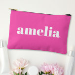 Pochette À Accessoires Rose chaud personnalisé tendance<br><div class="desc">Sac d'accessoires cosmétiques mignon avec votre nom ou vos initiales monogrammed dans une grande police blanche populaire sur un arrière - plan rose chaud tendance. Vous pouvez ajuster la taille de la police dans l'outil de conception pour des noms plus courts ou plus longs. Un cadeau parfait pour vos demoiselles...</div>