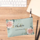 Pochette À Accessoires Rose or fleuri vert nom monogramme<br><div class="desc">Arrière - plan vert,  noir et texte doré. Décoré de roses d'or rose de couleur eau,  de verdure d'eucalyptus et de sprigs dorés. Personnalisez et ajoutez votre prénom,  vos initiales monographiques et votre nom complet.</div>