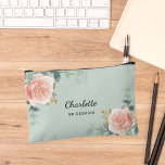 Pochette À Accessoires Rose or floral sauge vert bridesmaid<br><div class="desc">Un arrière - plan vert sage,  un texte noir et doré. Décoré de roses d'or rose de couleur eau,  de verdure d'eucalyptus et de sprigs dorés. Personnalisez et ajoutez le nom de votre demoiselle d'honneur.</div>